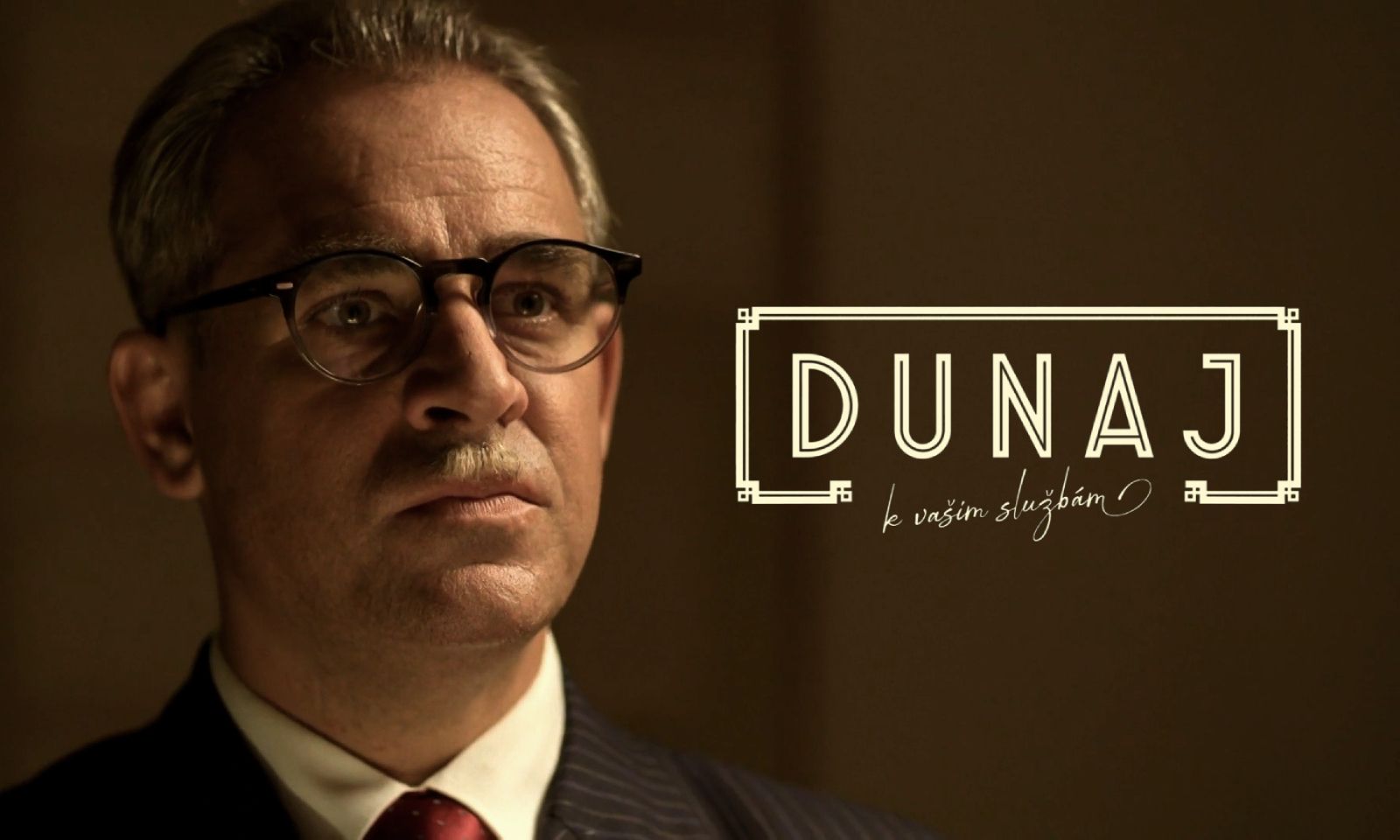 Filip Tůma ako Anton Holubec v seriáli Dunaj, k vašim službám